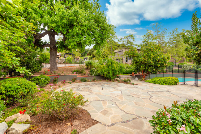 Building Photo - 28051 Balkins Dr