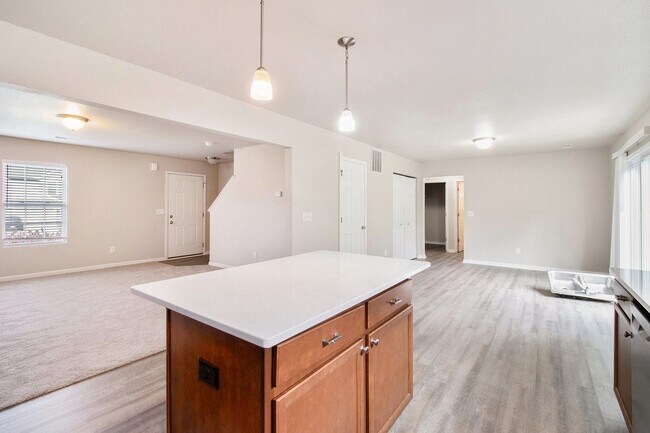 Building Photo - Newer Home near Outstanding Schools!