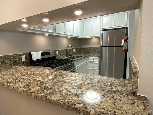 Building Photo - 211 W 17th St