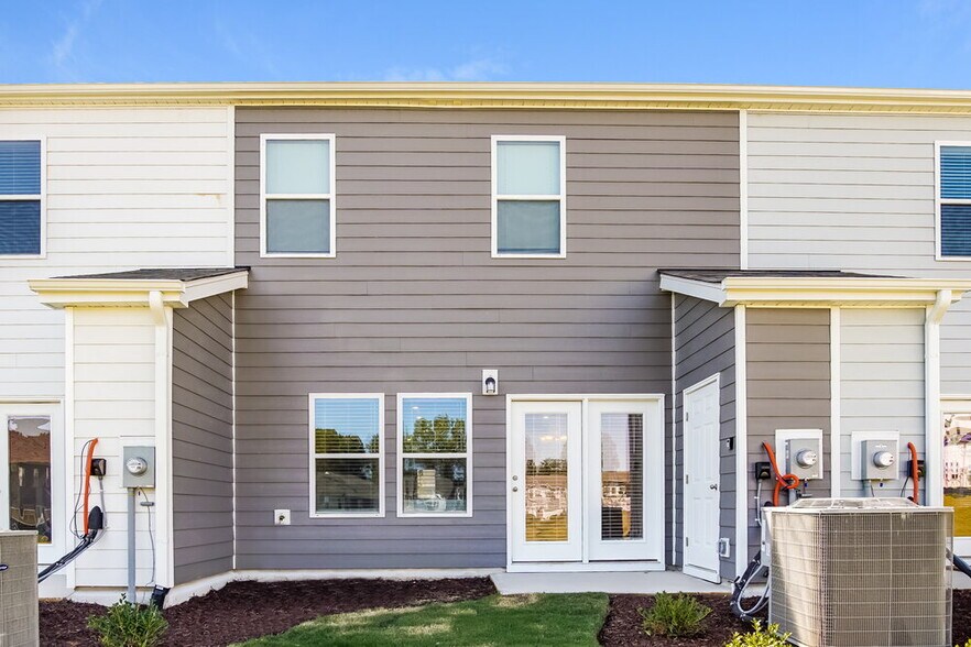 Building Photo - 213 Brook Farm Ln