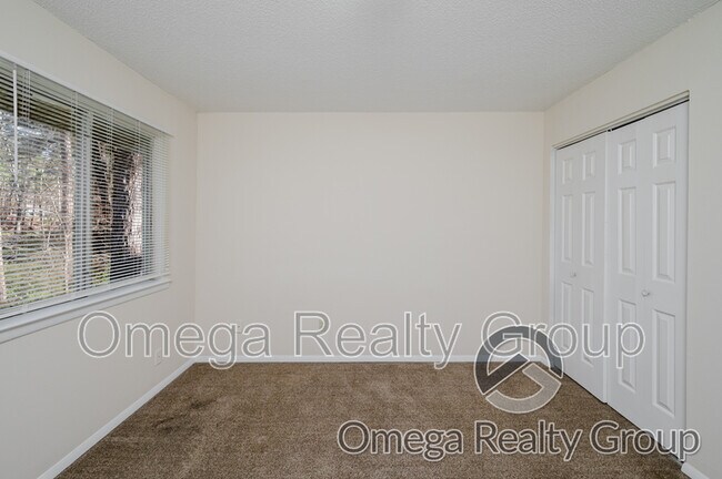 Building Photo - 1600 14th Ave E