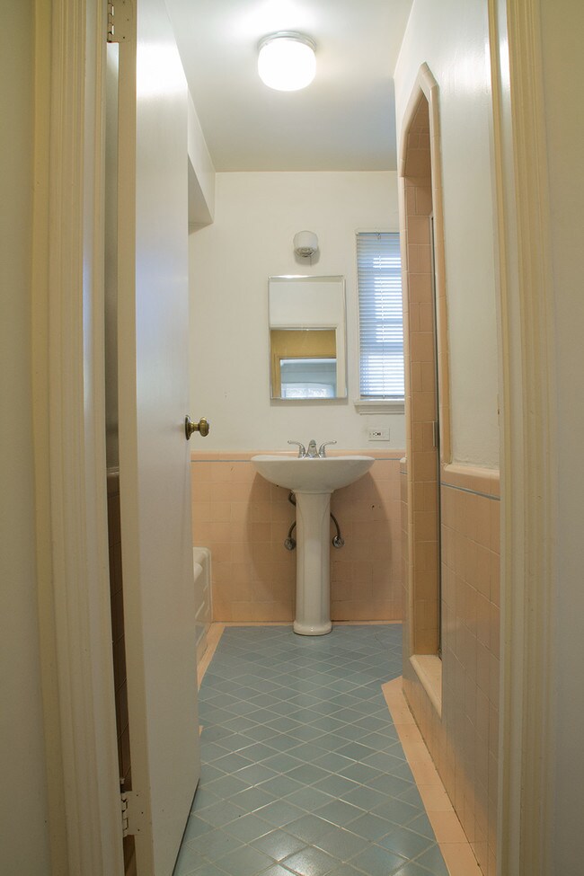 Bathroom - 3305 Lowry Rd