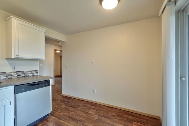 Building Photo - Parc East