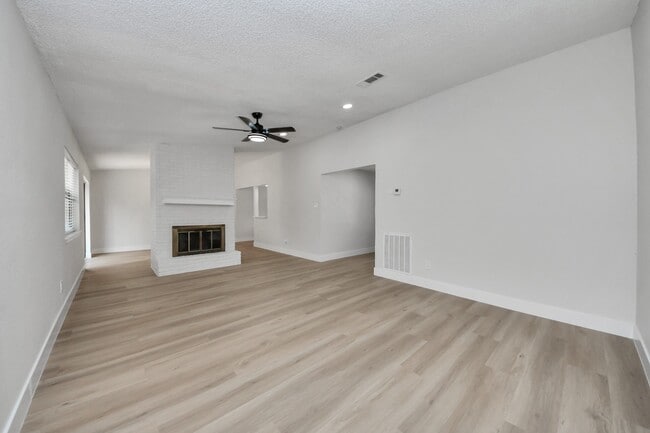 Building Photo - 7427 Willow Oak Dr