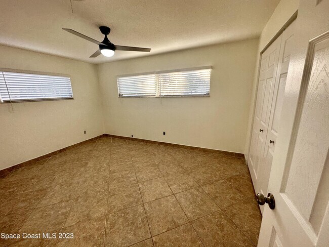 Building Photo - 250 Andros Dr