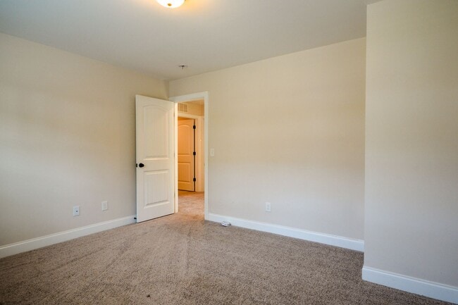 Building Photo - Beautiful 3 Bedroom + Flex Room in Gated C...