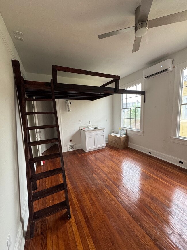 Unit 4 Studio - 4223 S Carrollton Ave