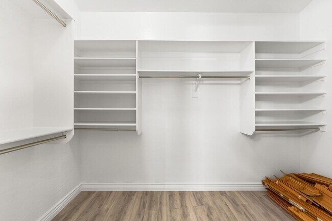 Building Photo - Gorgeous Everything you Need 4Bedroom plus Den Chandler Home!