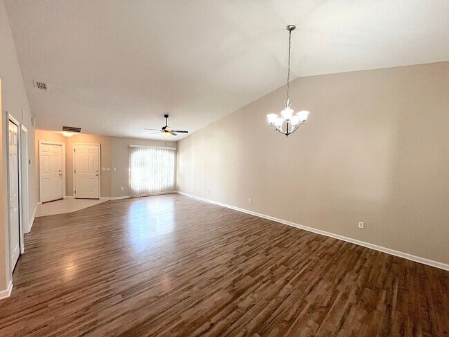 Building Photo - 41 Eton Ln
