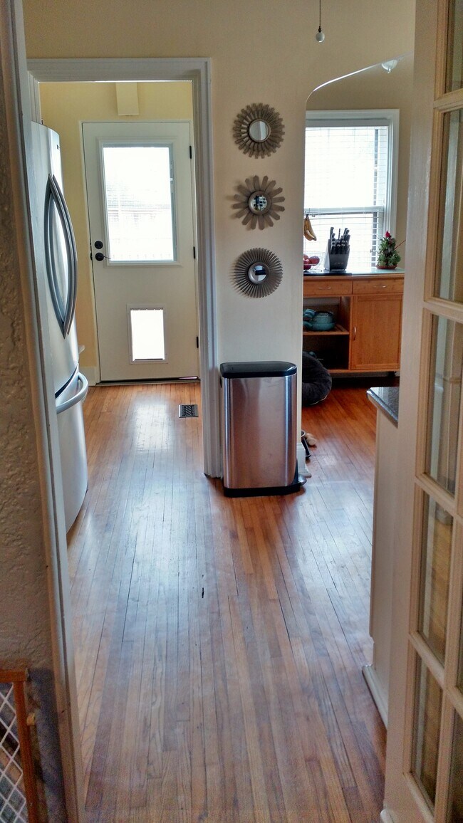 Building Photo - 840 S Knoxville Ave