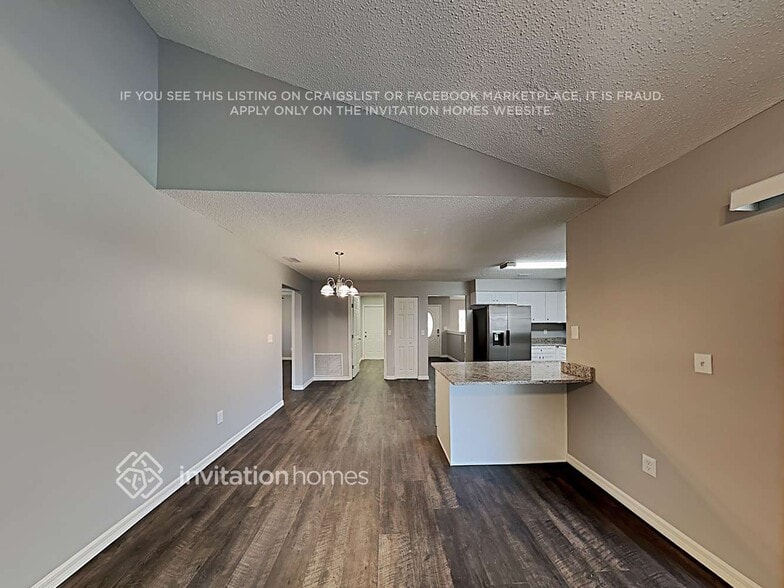 Building Photo - 15111 Roundup Dr