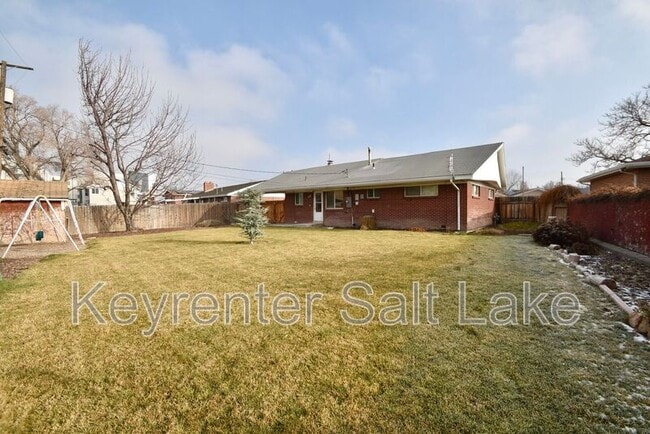 Building Photo - 7340 Cottonwood St