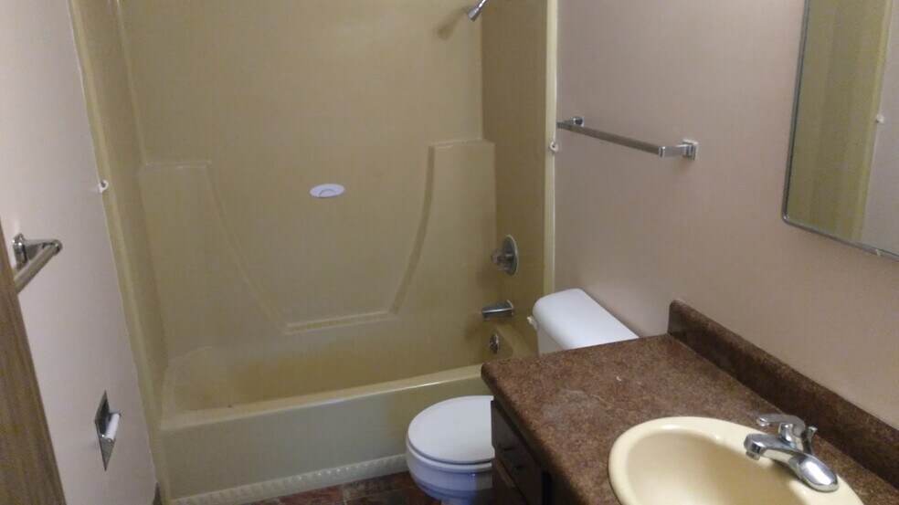 Building Photo - 401 N East St