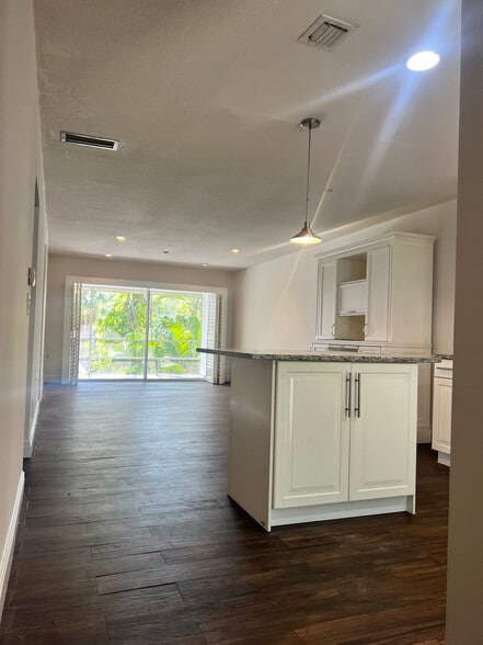 Building Photo - 1900 S Kanner Hwy