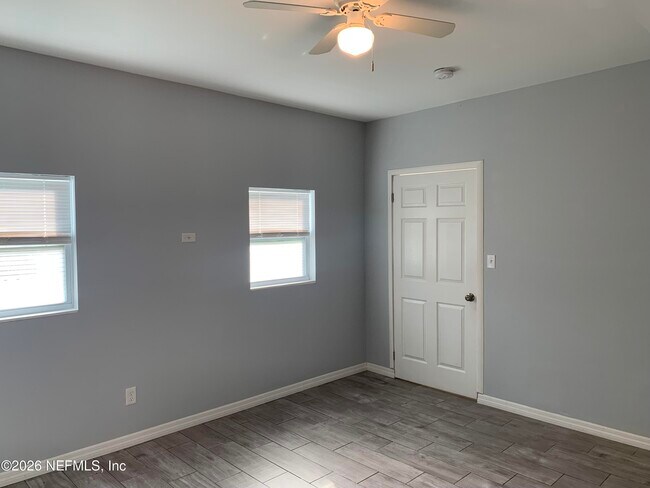 Building Photo - 1710 Rowe Ave