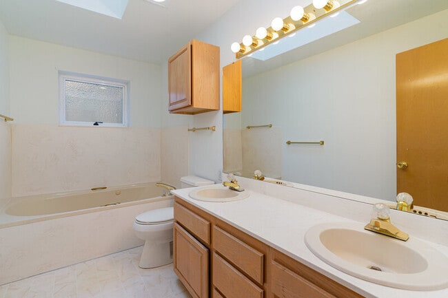 Building Photo - 6525 39th Ave SW