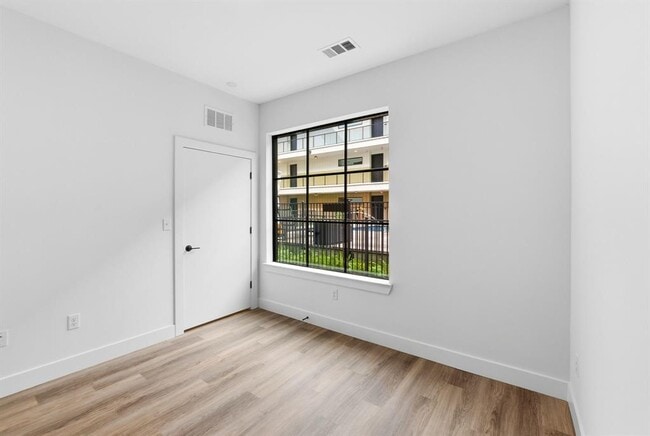 Building Photo - 4315 S Congress Ave