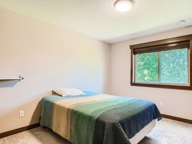 Building Photo - Rare 4 bed 4 bath home in elk river for lease this time of year!!! Get it while you can!