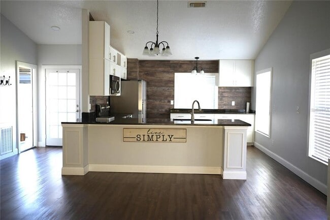Building Photo - 2212 Stonemill Dr