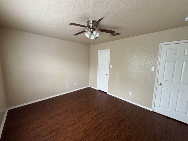 Building Photo - Move-In Ready 3BR Home with Open Living & Large Backyard Leon Valley | 410 & Bandera Rd