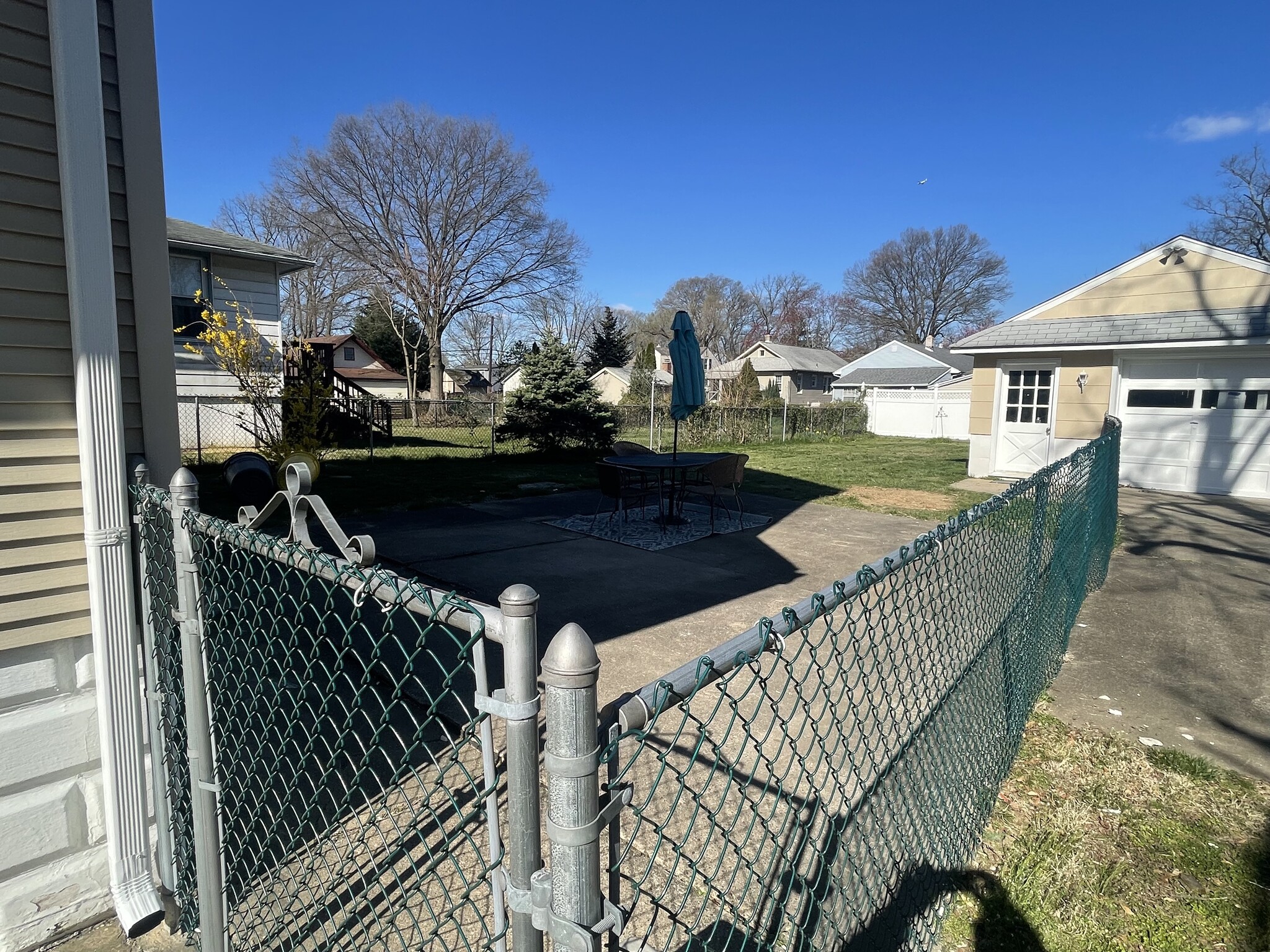 Back Yard-2 - 557 W Graisbury Ave