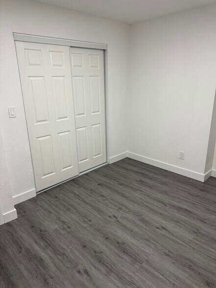 Building Photo - 583 W 16th St