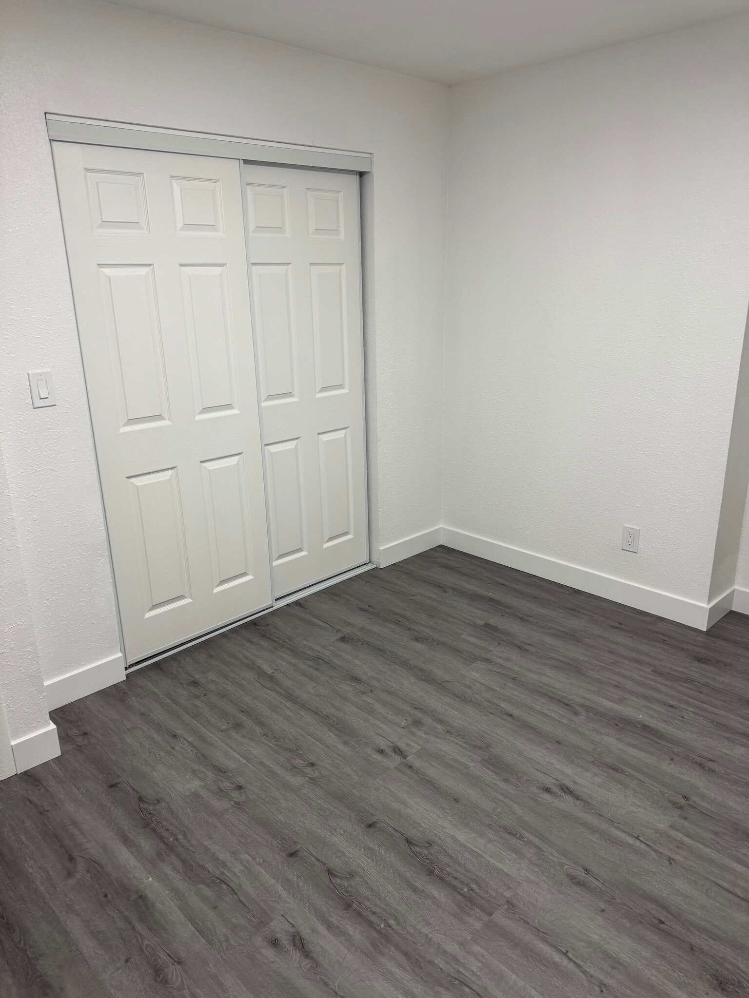 Building Photo - 583 W 16th St