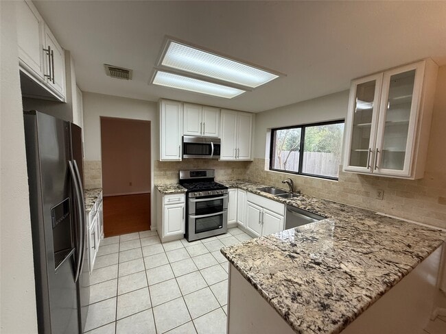 Building Photo - 6810 Redwood Falls Dr