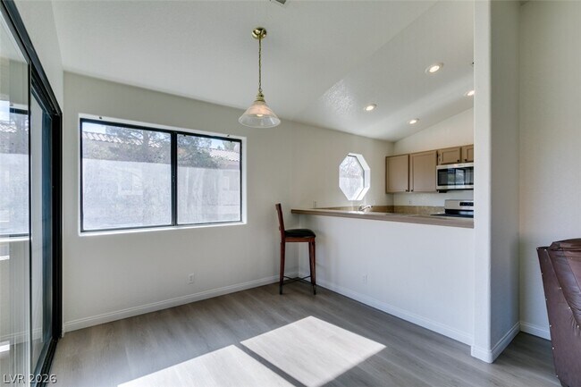Building Photo - 5054 S Rainbow Blvd