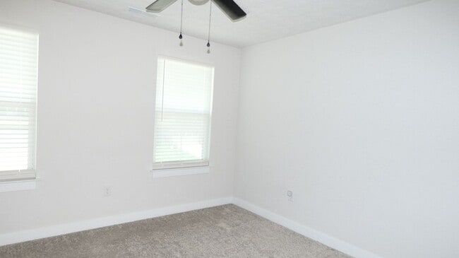 Building Photo - Spacious 4-bedroom, 3.5-bath home in Tipp City, OH
