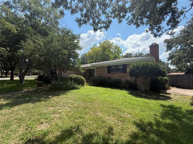 Building Photo - 605 Clebud Dr