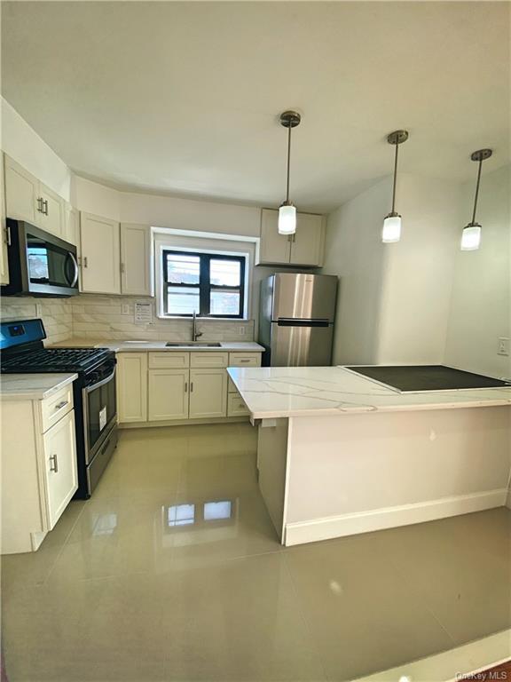 Primary Photo - 281 W 234th St
