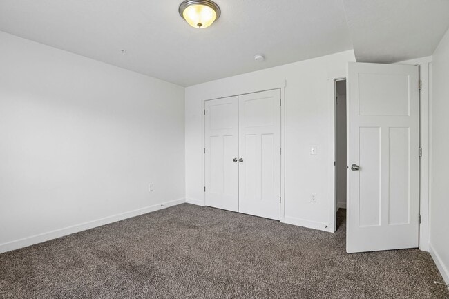Building Photo - 734 E 500 S