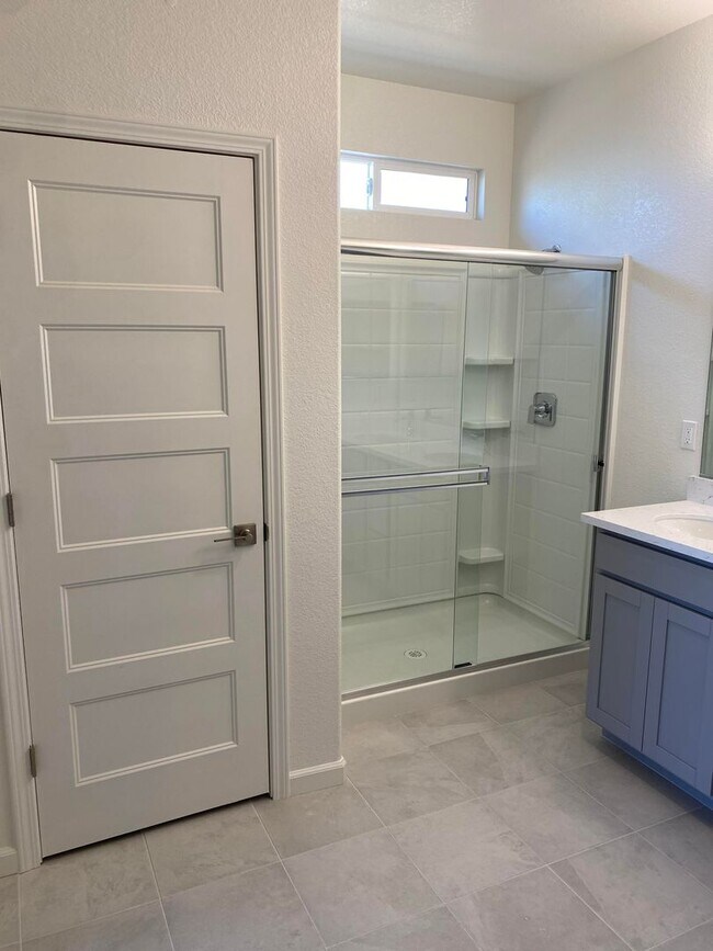 Building Photo - COMING SOON!! GORGEOUS 3 BED + BONUS ROOM!! WON'T LAST!!