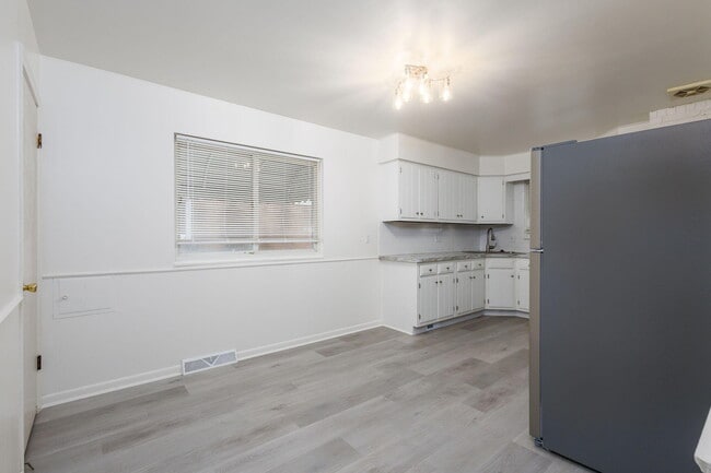 Building Photo - 8261 Gerald Ave