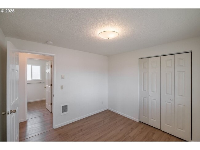 Building Photo - 3-bedroom 1 bath Single Level House