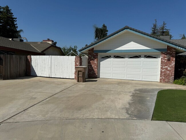 Building Photo - 3 bedroom 2 bath home in The Oaks