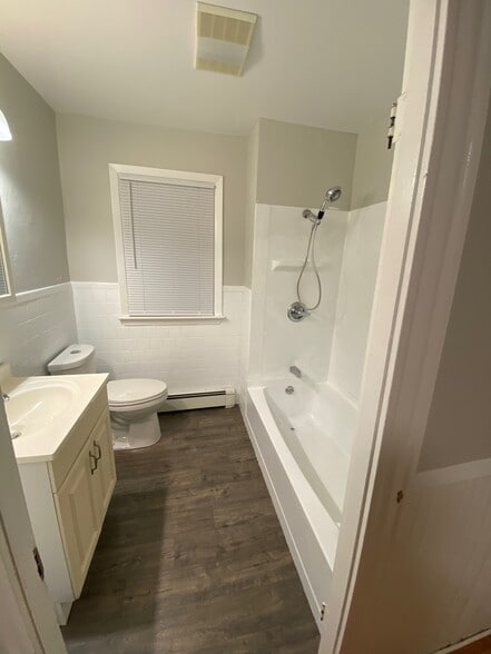 Bathroom - 78 Fort St