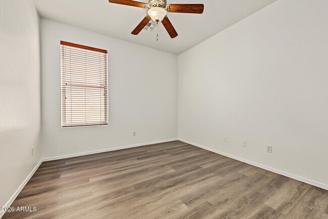 Building Photo - 15398 W MacKenzie Dr