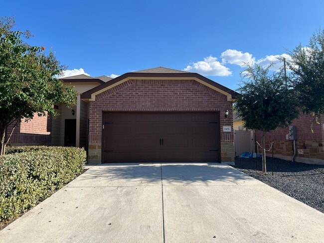 Building Photo - Luxury 3/2 Duplex in Seguin, Texas