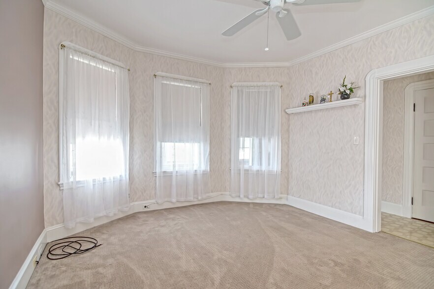 Building Photo - 17 Malvern Ave