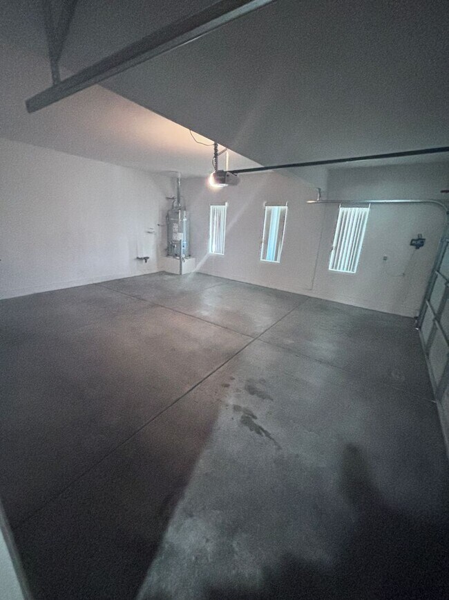 Building Photo - 5 bedroom + Loft with pool in Aliante Master