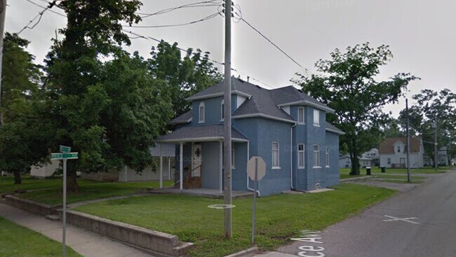 Building Photo - 1302 4th St