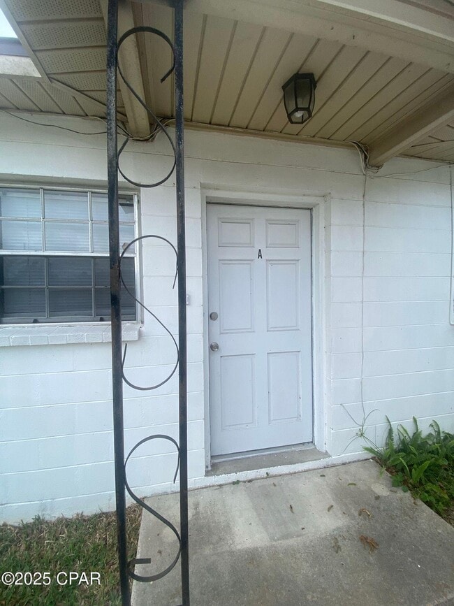 Building Photo - 1527 Grace Ave