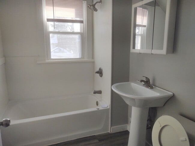 Building Photo - 201-203 E Locust St