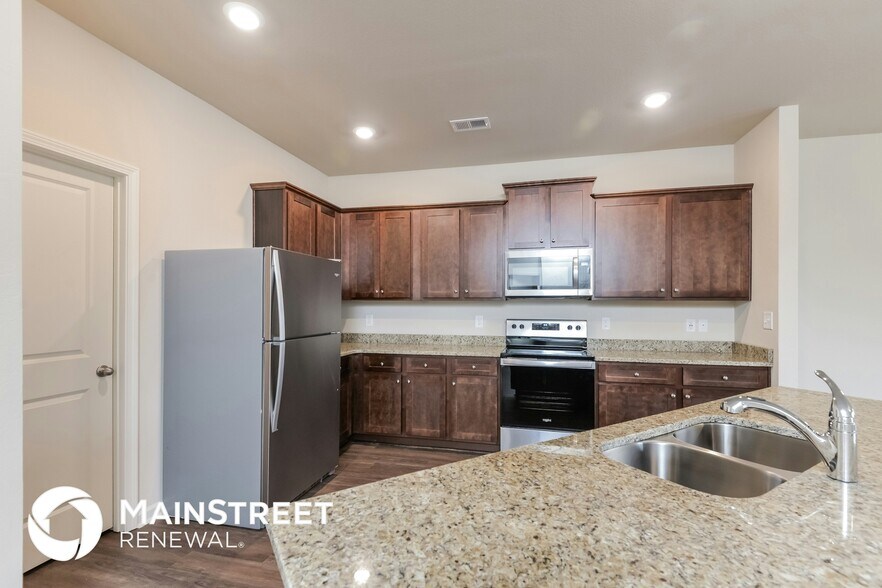 Building Photo - 250 Smith Glen Dr