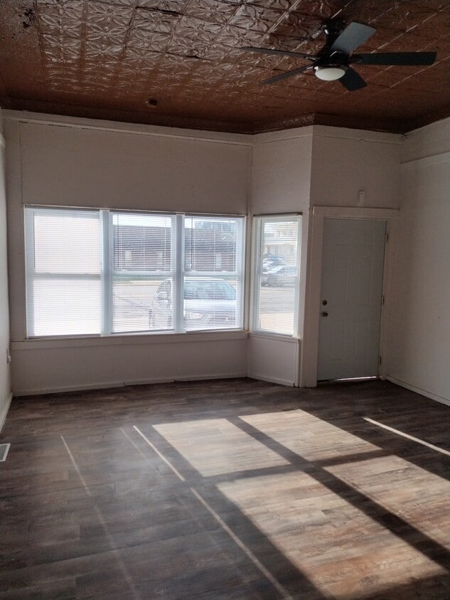 Building Photo - 115 Northfield Rd