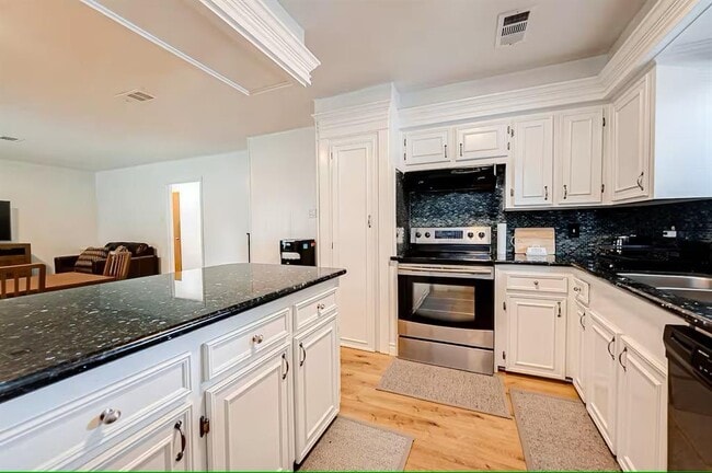 Building Photo - 9654 Meadowland Dr