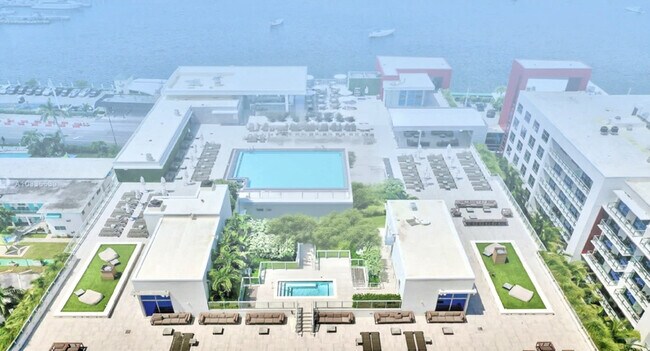 Building Photo - 777 N Ocean Dr