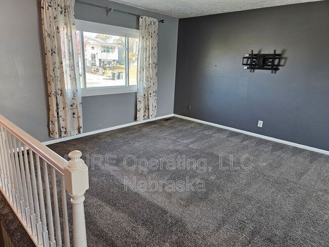 Building Photo - 8303 Vernon Ave